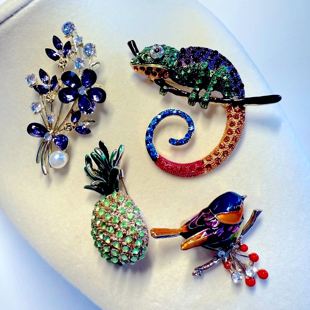 4 for 50$ Brooch Set